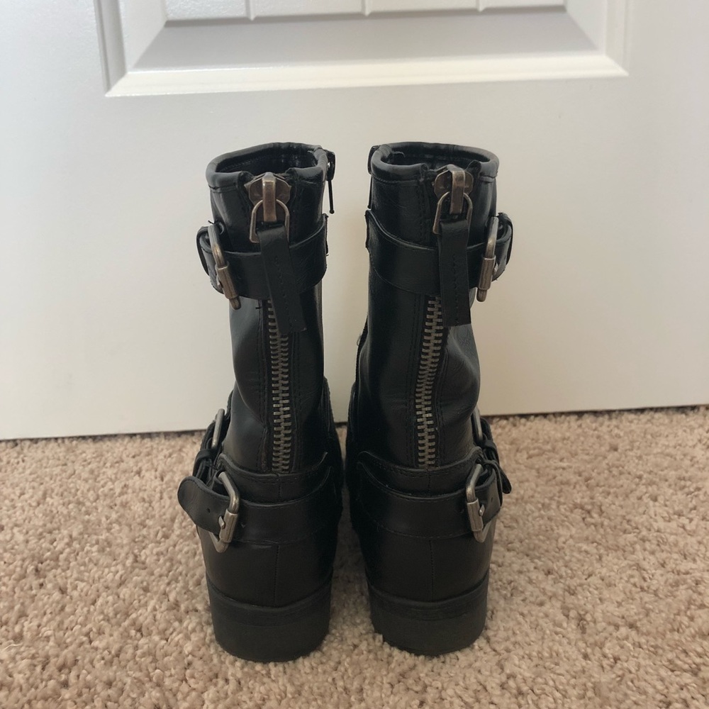 Unisa black boots